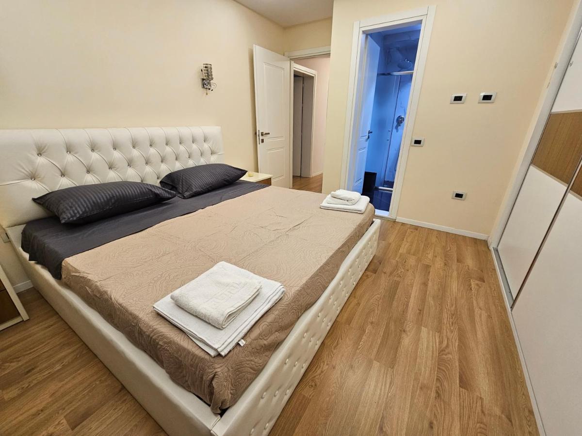 Tirana Central Exclusive Bagian luar foto
