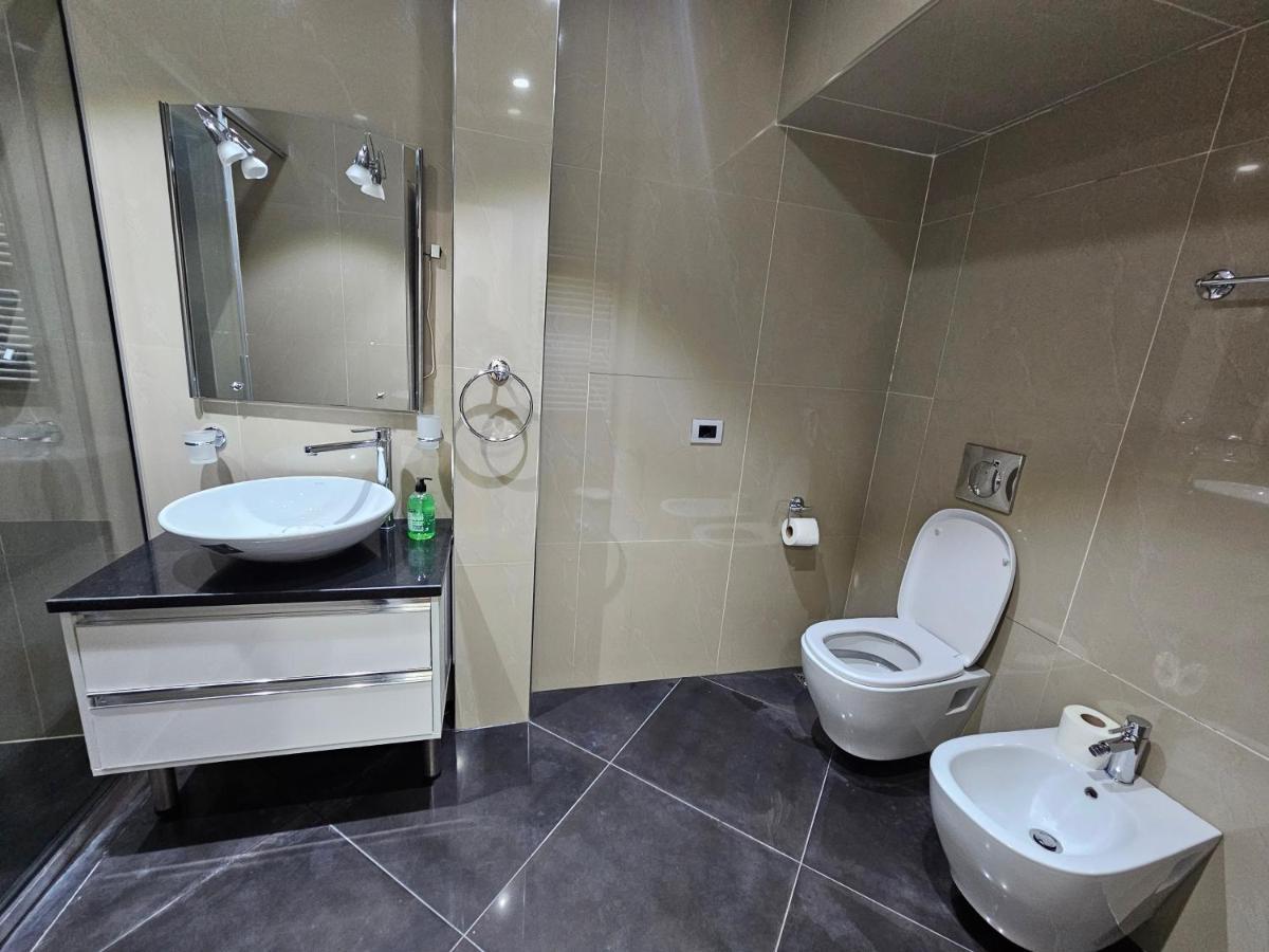 Tirana Central Exclusive Bagian luar foto