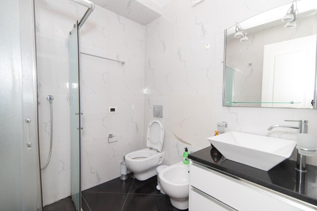 Tirana Central Exclusive Bagian luar foto